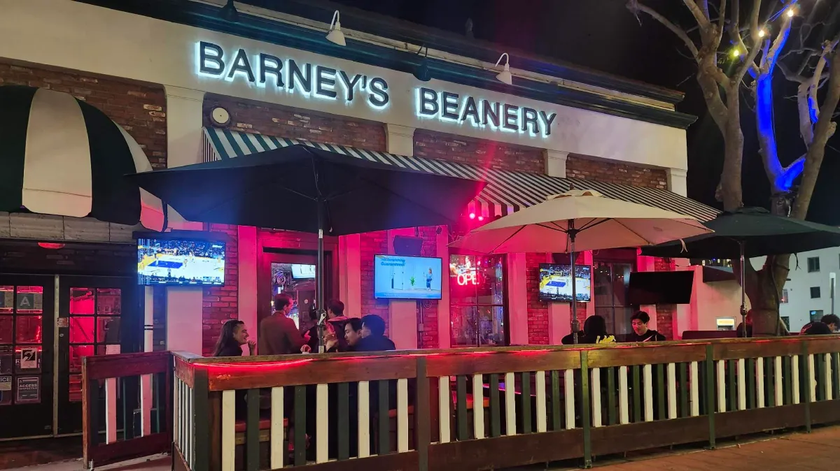 Barney's Beanery Bar Meetup Meet New People It's Thirsty Thursday \ud83c\udf7b