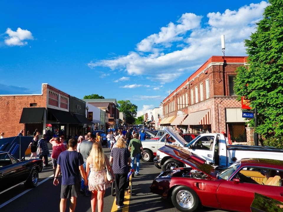 Cruise In at the 78th Annual Tennessee Strawberry Festival