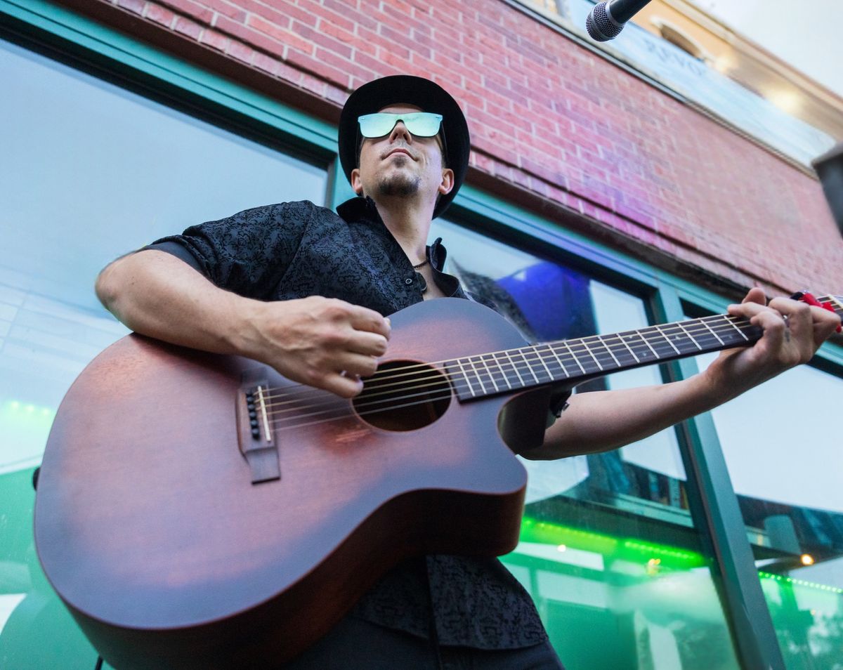 Tyler Lee at Whiskey Chicks 