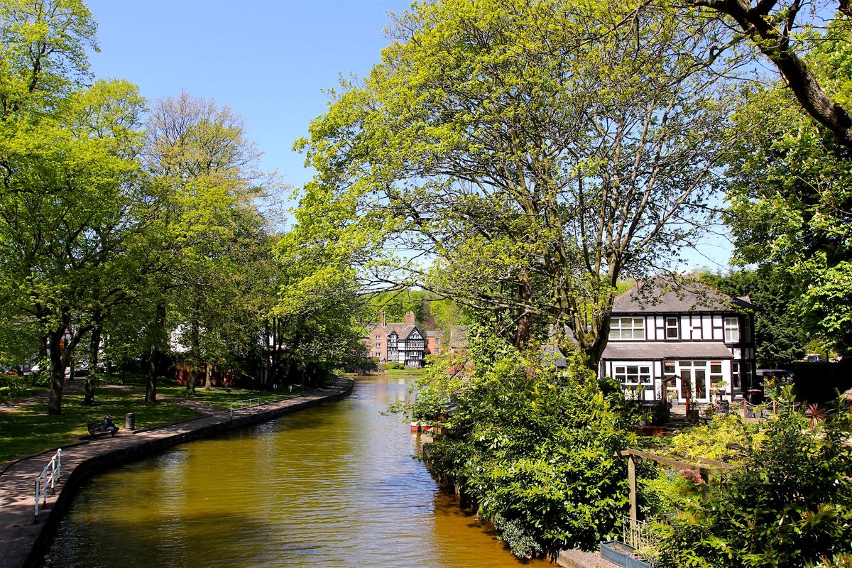 An Easy Circular Walk in the Woods and along the Canal in Worsley