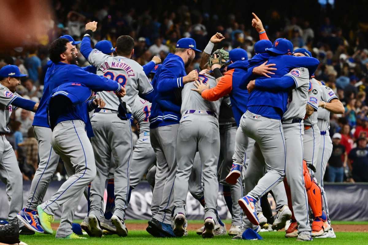 NLDS: Milwaukee Brewers at Chicago Cubs (Game 3, Home Game 1)