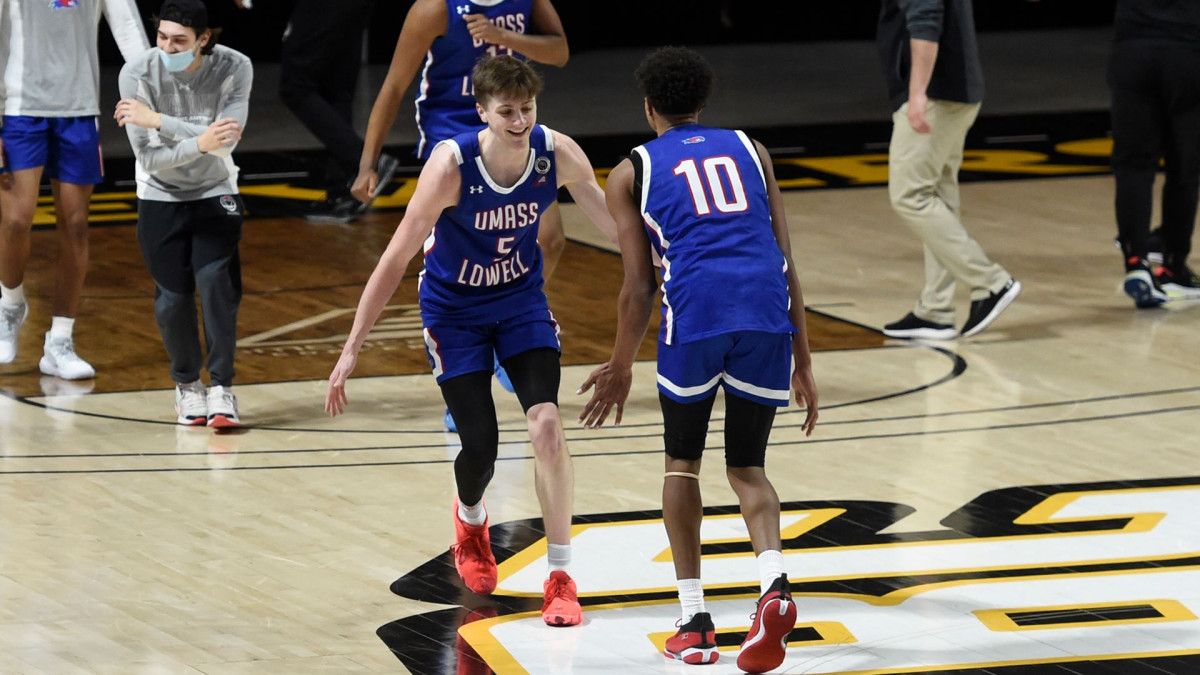 Parking UMBC Retrievers at UMass Lowell River Hawks Mens Basketball