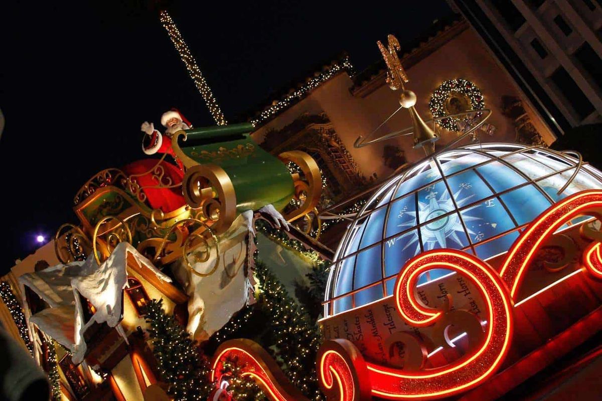 Parking Mannheim Steamroller Christmas - Pensacola