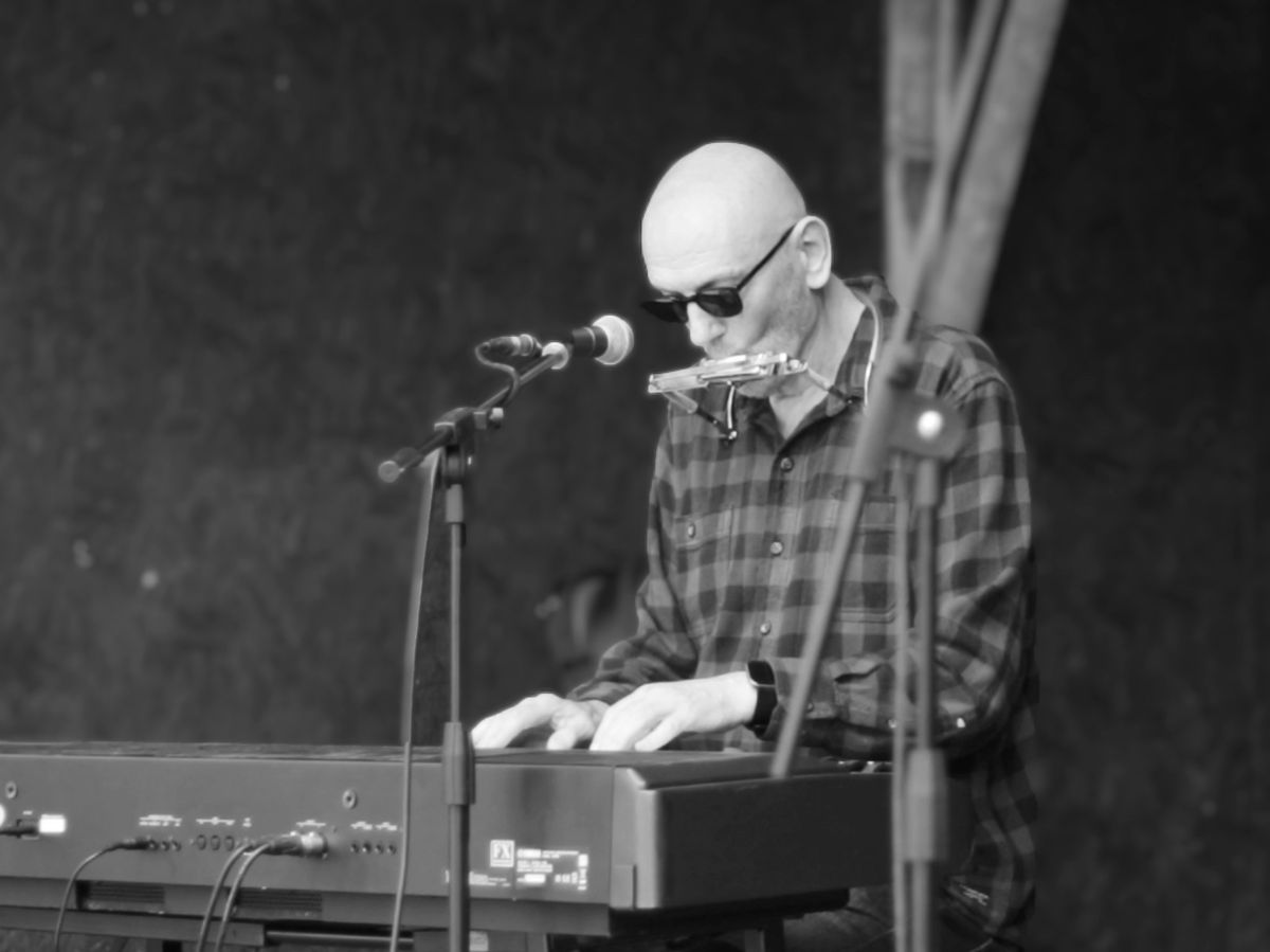 Steve Jinski opens for Jenny Wren & Her Borrowed Wings at Foyer Folk, Number 8 Arts, Worcester