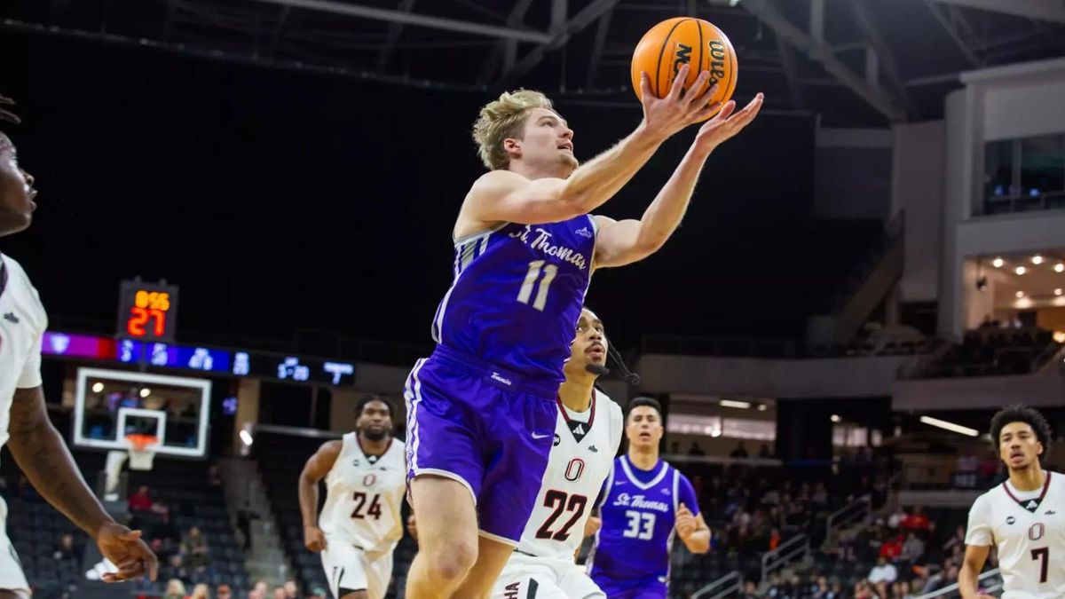 Parking Oral Roberts Golden Eagles at St. Thomas Tommies Mens Basketball