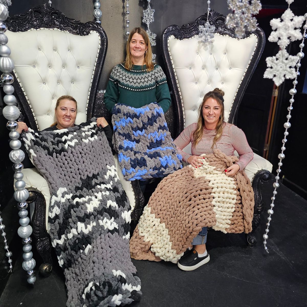 10 SPOTS LEFT! GALENTINE'S at LushLOUNGE Chunky Knit Blanket Workshop 