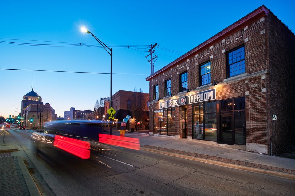 PB Patio Series Dan Hubbard Pour Bros Craft Taproom Champaign 6 