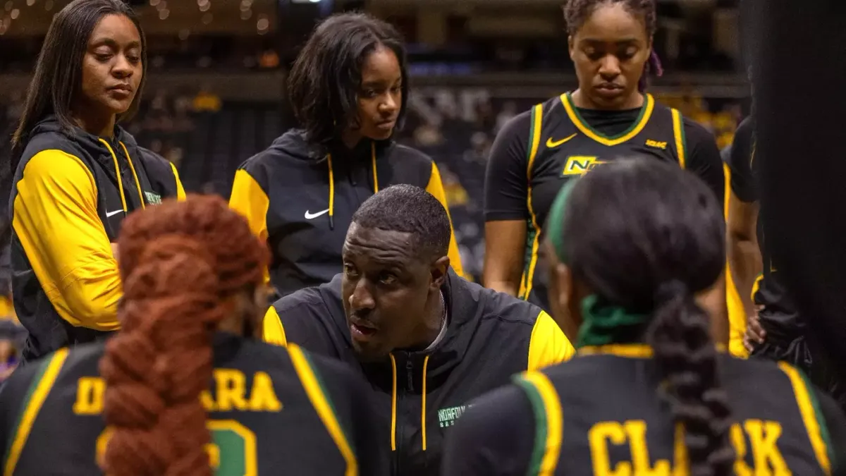 Parking UNC Wilmington Seahawks at North Carolina Tar Heels Womens Basketball