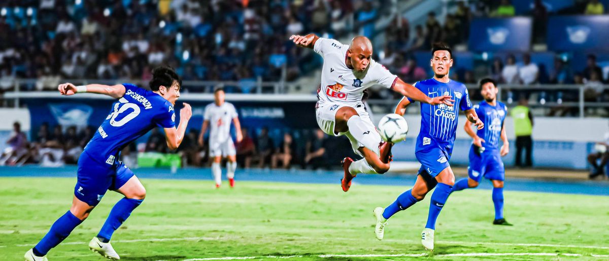 Hamburger SV vs Karlsruher SC at Volksparkstadion