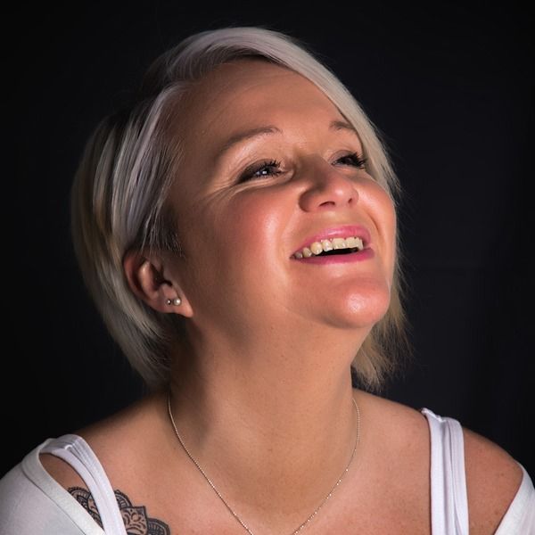 Cerys Nelmes at Chippenham Comedy Club