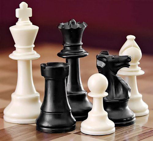 Free Weekly Monday Chess Club at Luvwoo Bar