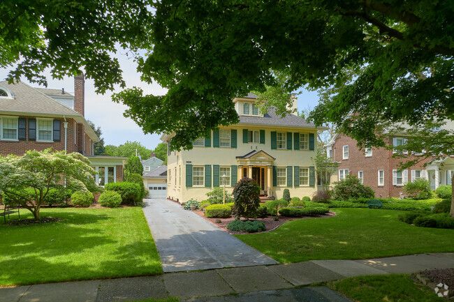 Browncroft Historic District Walking Tour