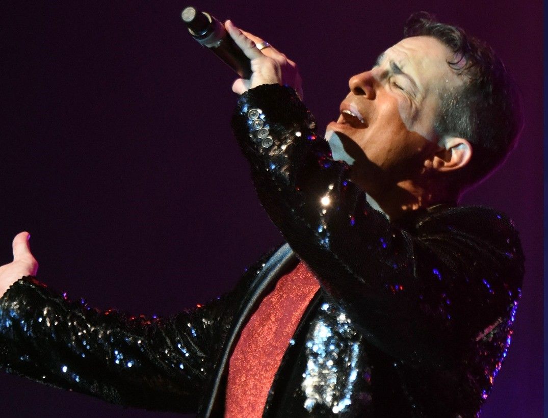 NEIL DIAMOND & BARRY MANILOW TRIBUTE SHOW