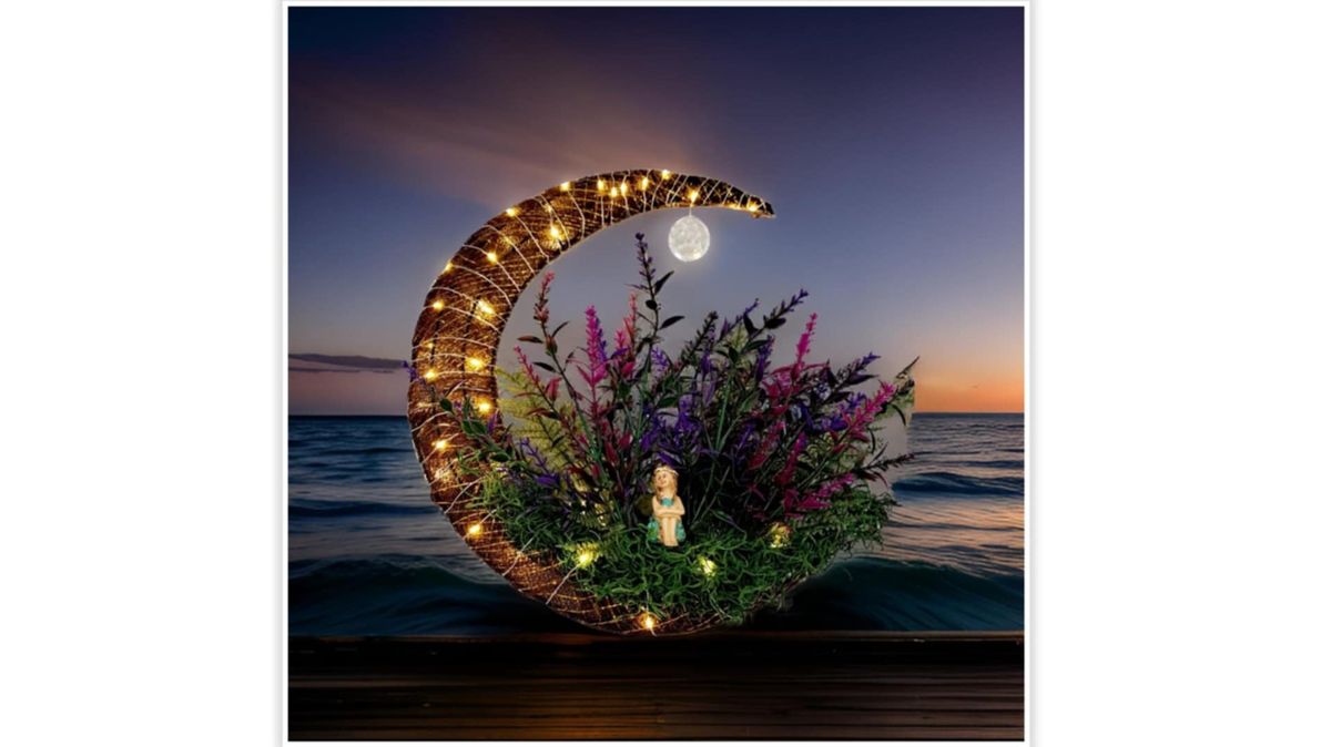 Fairy Moon Wreath @ Tree's Restaurant & Bakery