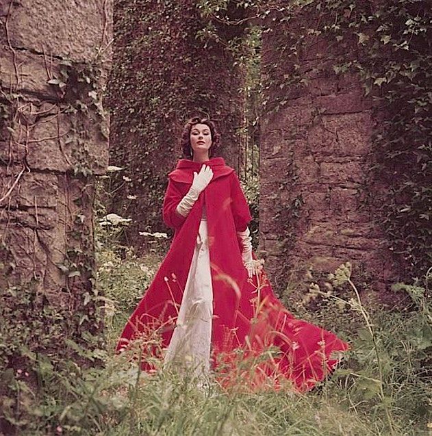 'Glitz, Glam and a bit of Gossip':Women of Belfast Walking Tour