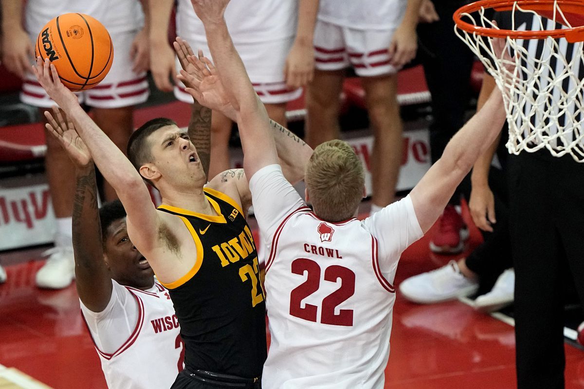 Wisconsin Badgers at Iowa Hawkeyes Mens Basketball