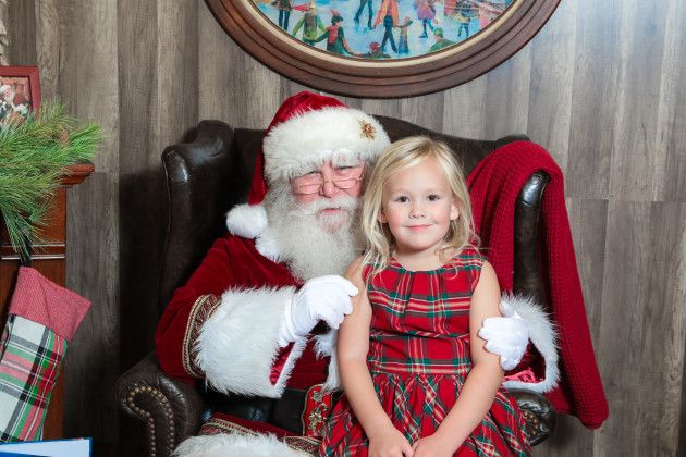 Mini Sessions with Santa in Santa's Cottage