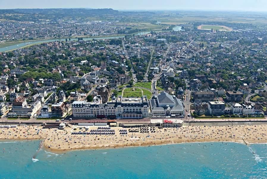 Cabourg : Plage & Architecture - LONG DAY TRIP