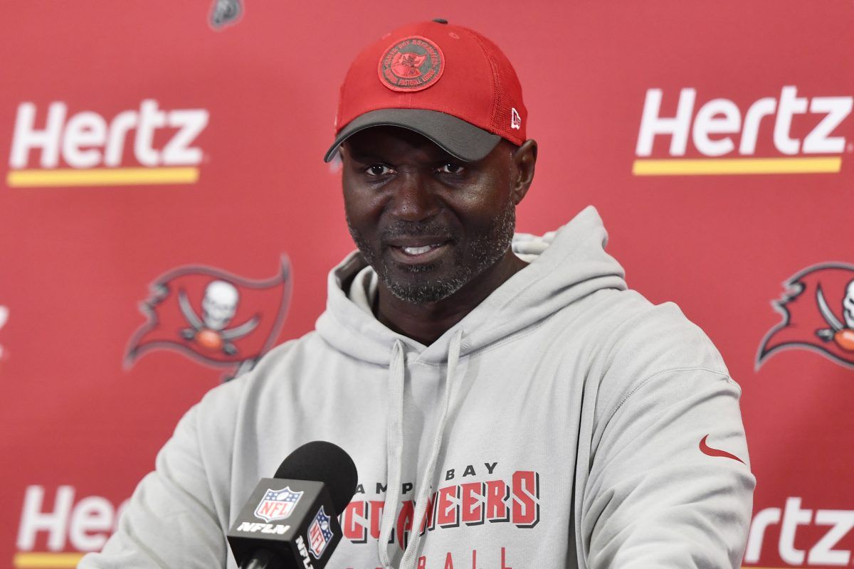 Parking Tampa Bay Buccaneers at Buffalo Bills