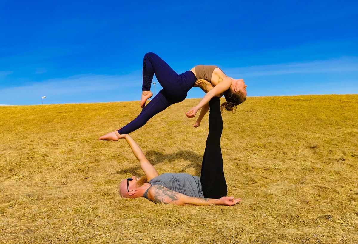 \u00d3keypis AcroYoga kynningart\u00edmi