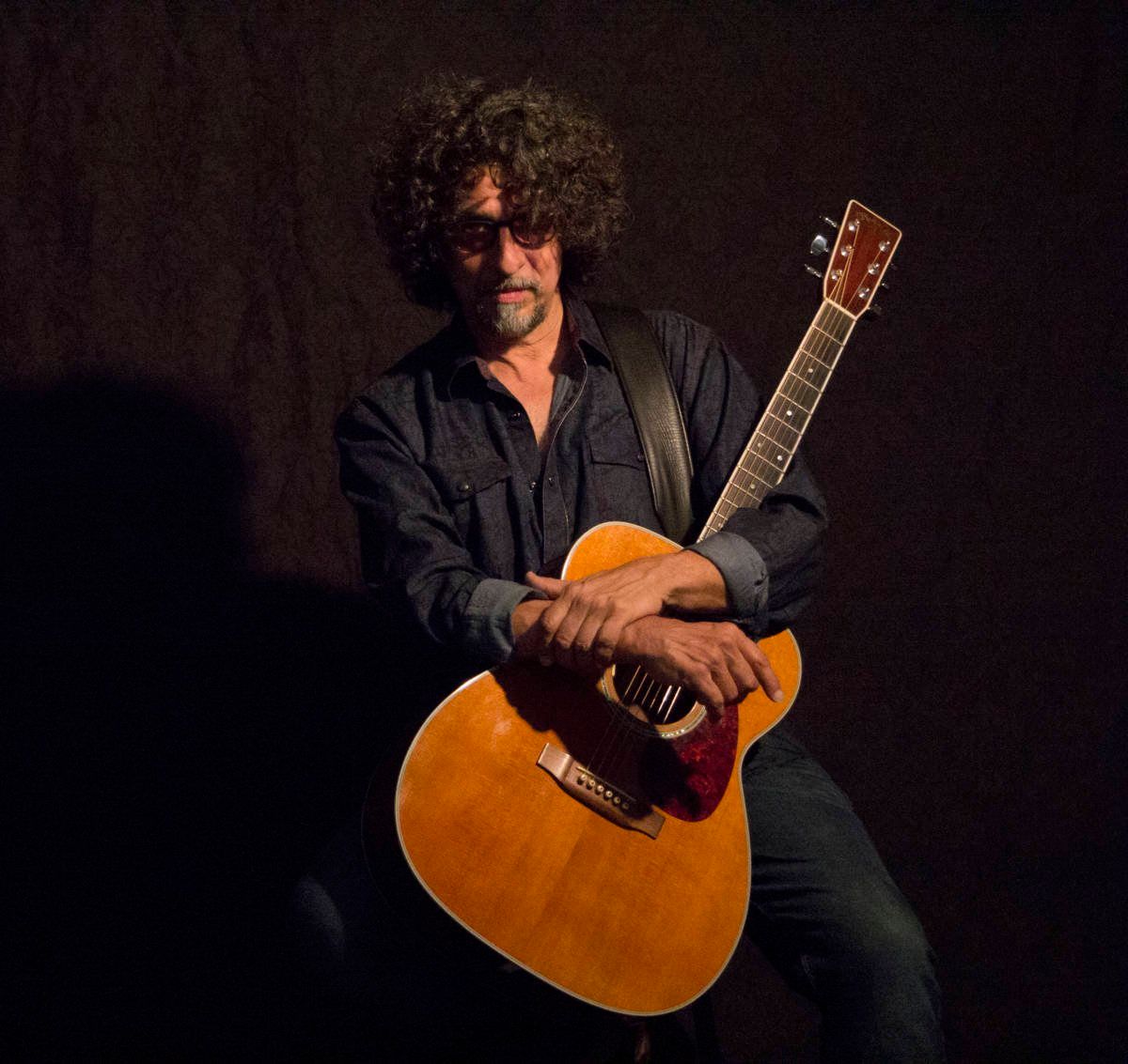 Dan Navarro at Swallow Hill Music - Tuft Theatre