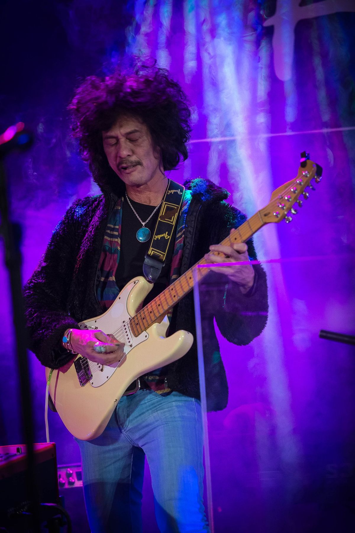 Asep Stone Experience "solo" - the closest thing to Jimi Hendrix"