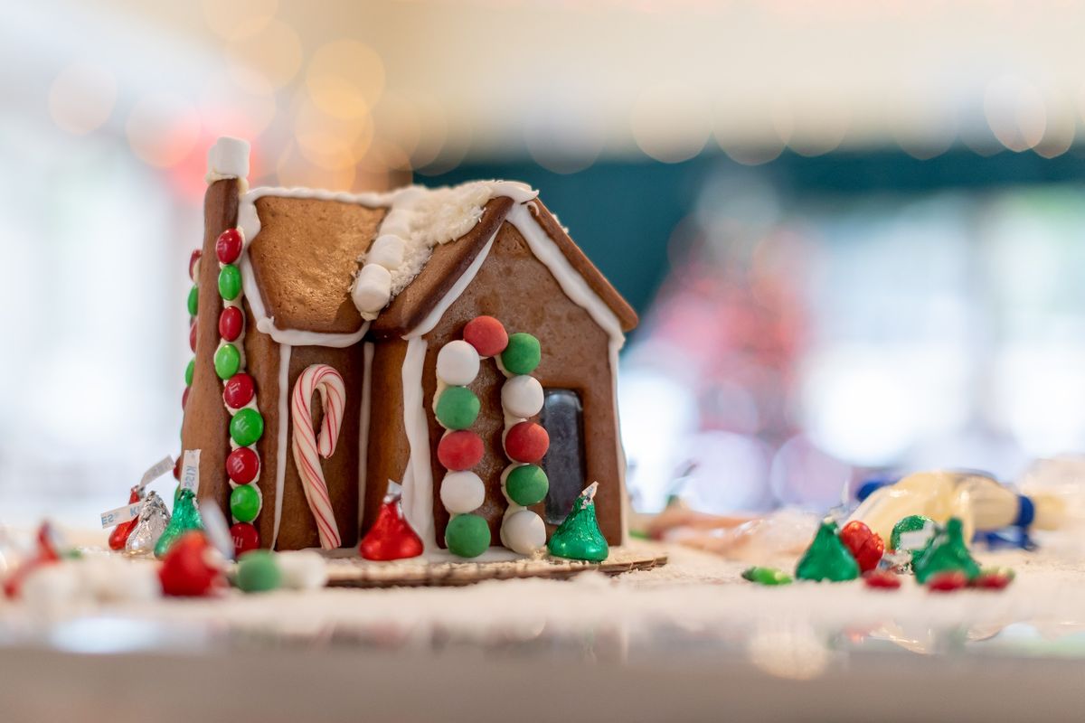 Gingerbread House Decorating Parties in the Claus Cottage