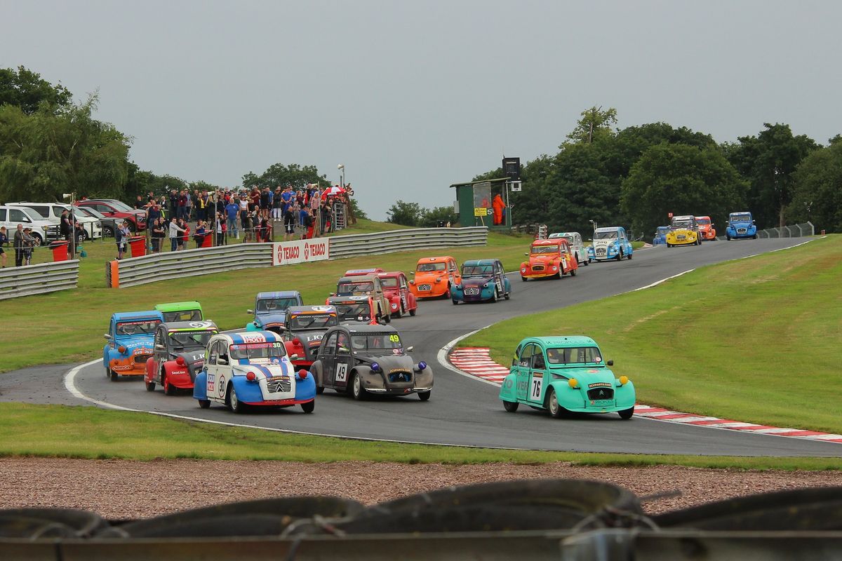 Classic 2CV Racing Club RACE 8&9 - 2cvparts.com Oulton Park