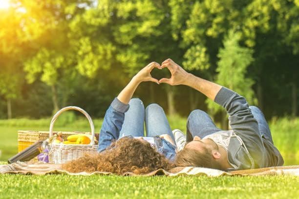 Pop Up Picnic in the Park Couple Date Night+ 5 Love Languages (Self-Guided)