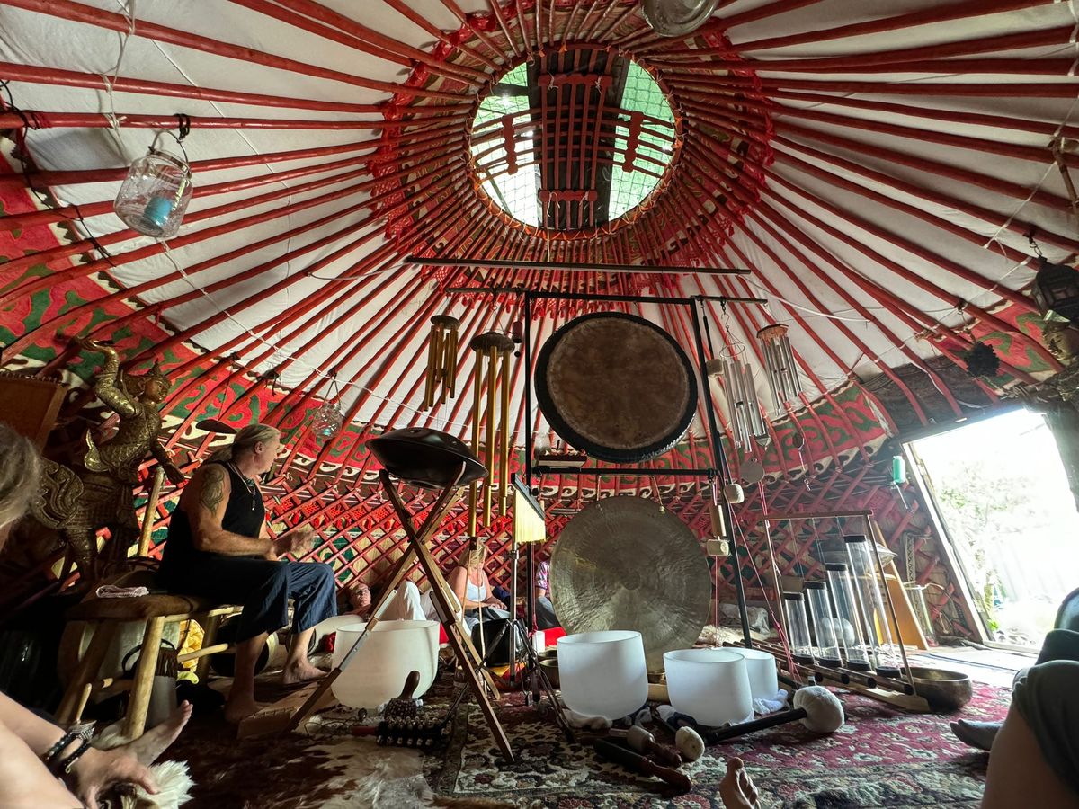 Klankconcert in Ruth zijn yurt in Zaandam