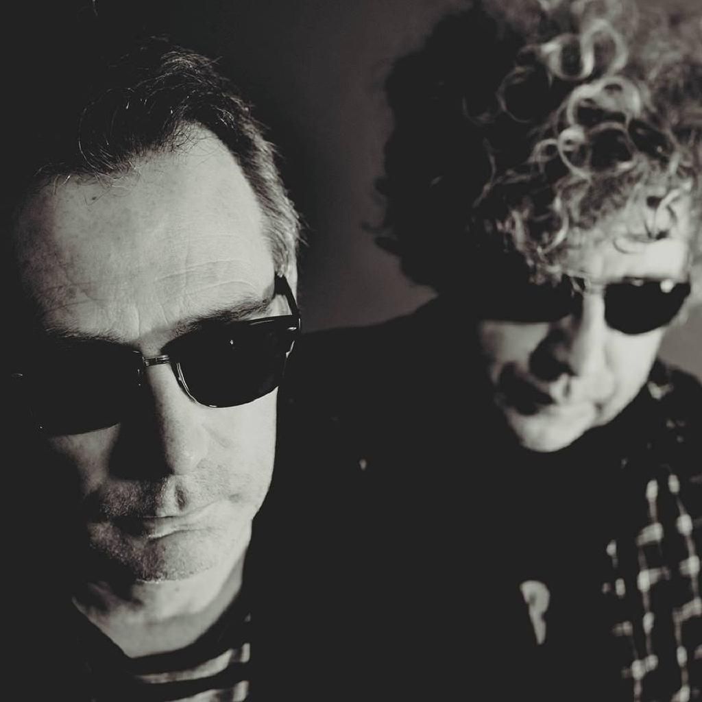 The Jesus And Mary Chain play Darklands