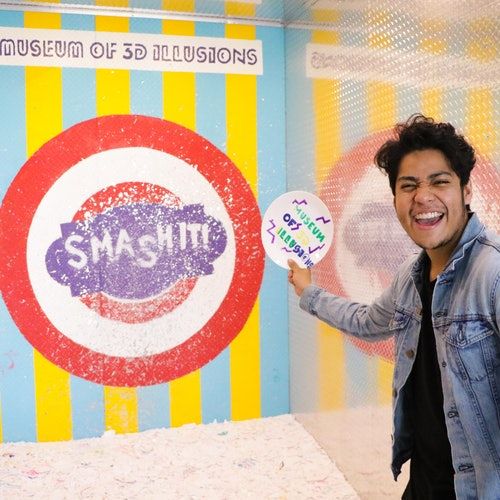 Smash It! at the Museum of 3D Illusions