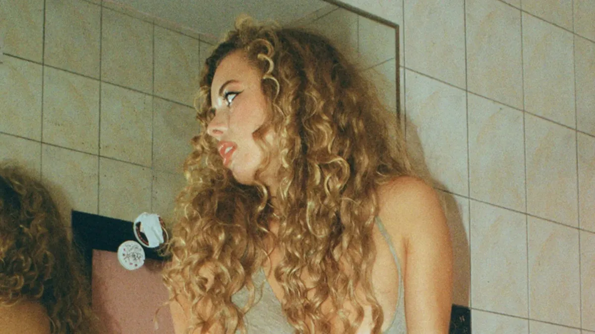 Nil\u00fcfer Yanya in Melbourne