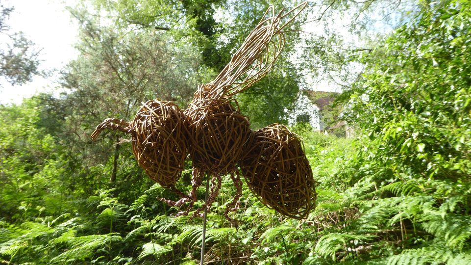 Small Honeybee Willow Workshop