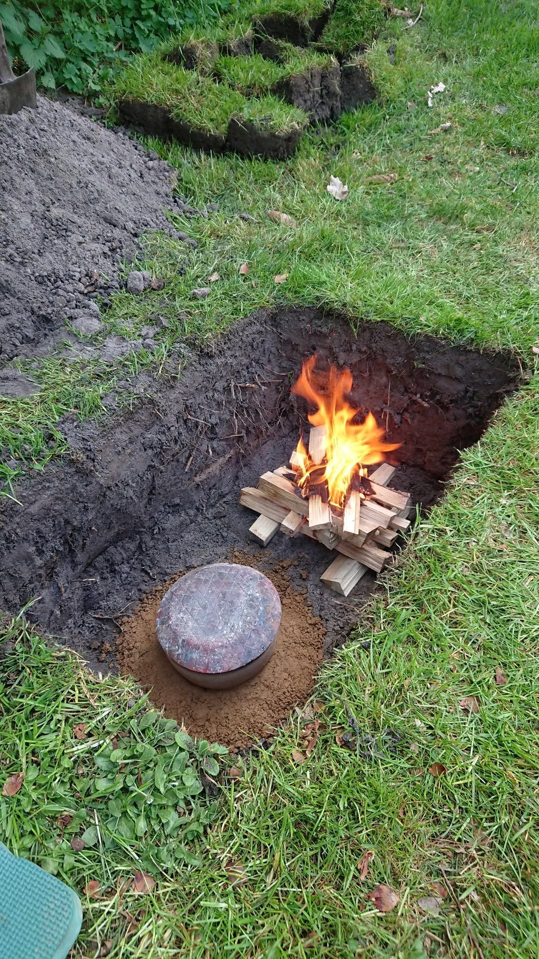 Vorf\u00fchrung: Birkenpechherstellung