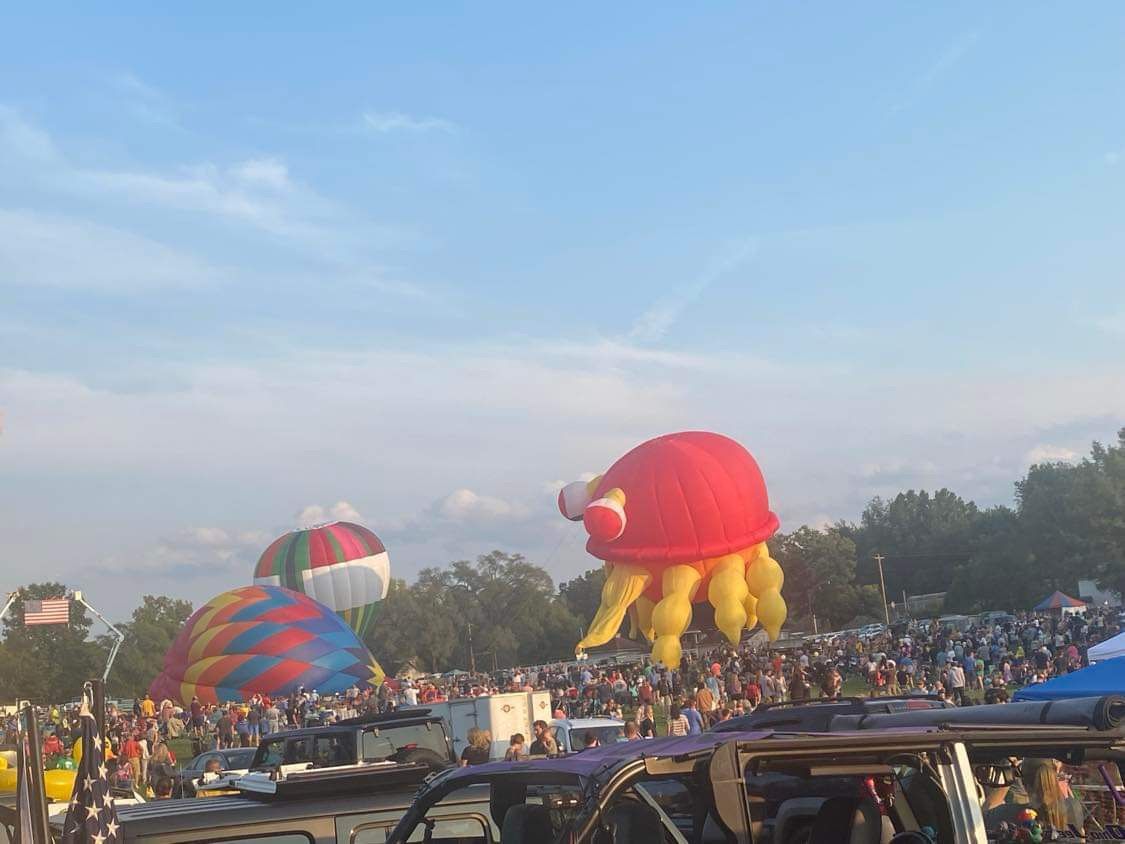 Jeep Family of NE Ohio Convoy to Ravenna Balloon A Fair Parade and Jeep Show