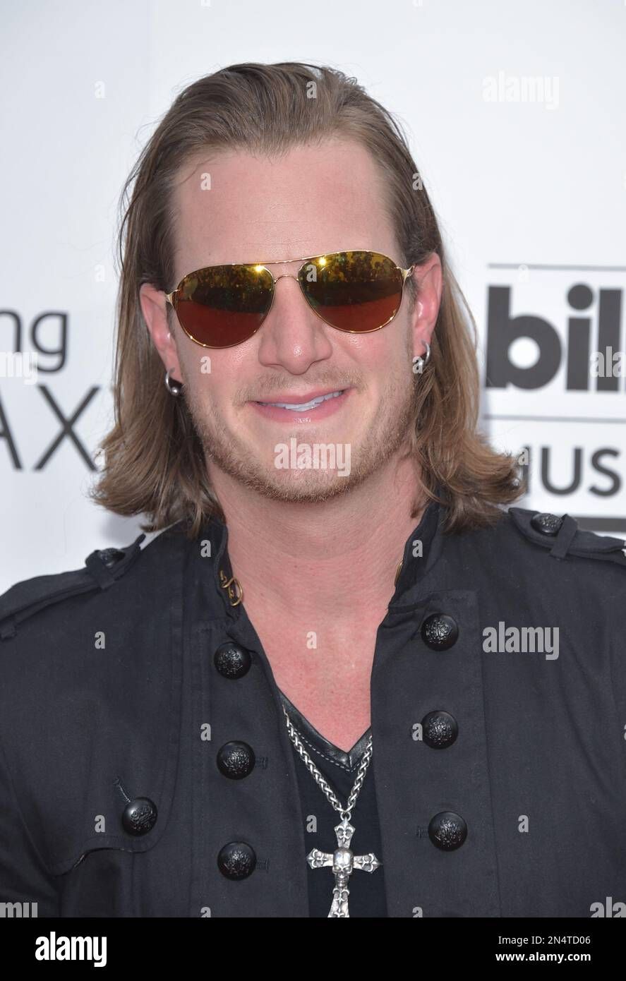 Tyler Hubbard (18+)