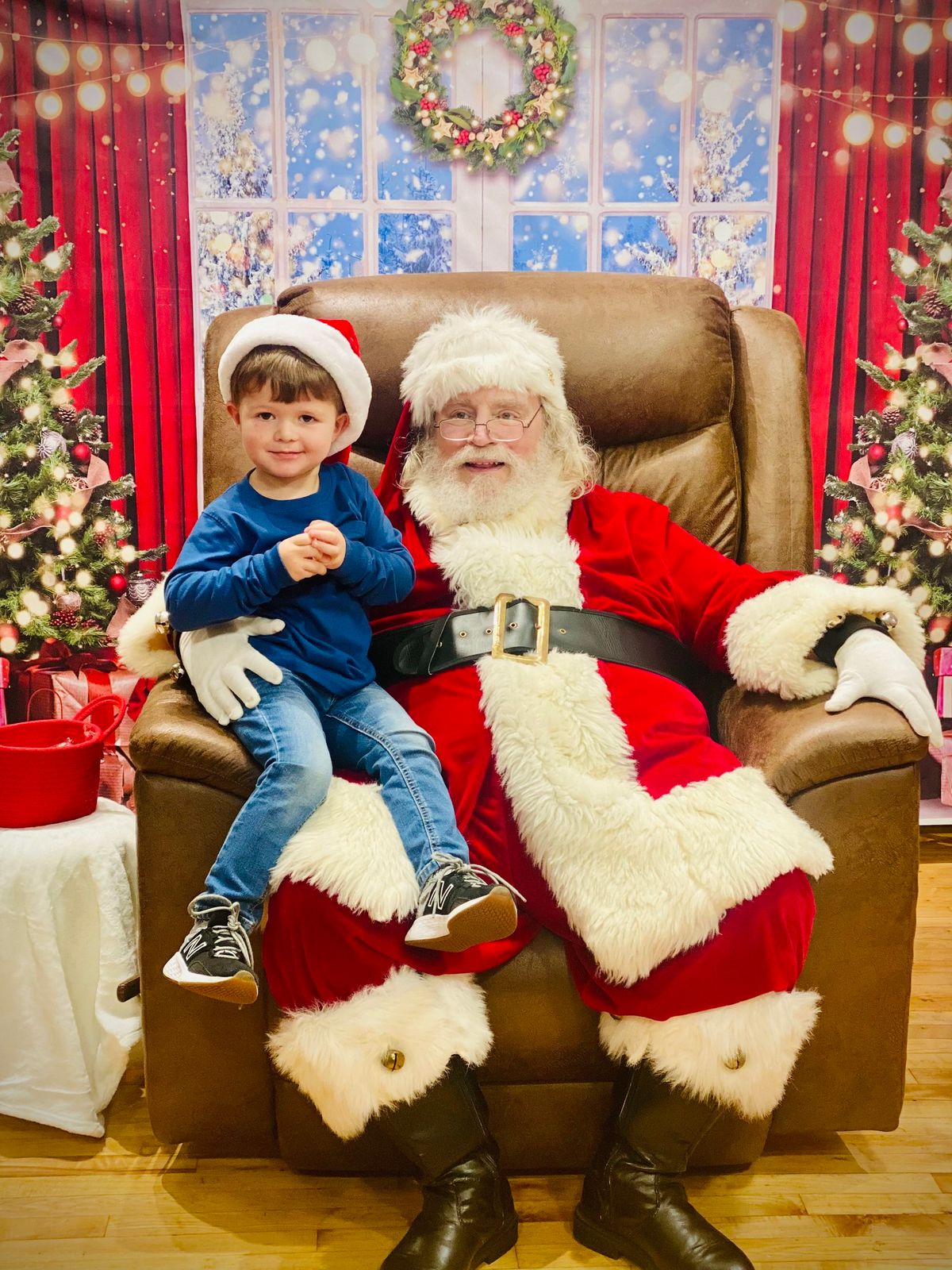 Pictures With Santa 