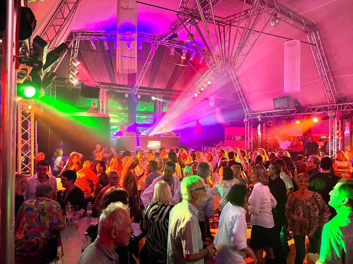 BadenMedia \u00dc-30 Fete: Weingarten, K\u00e4rcherhalle 