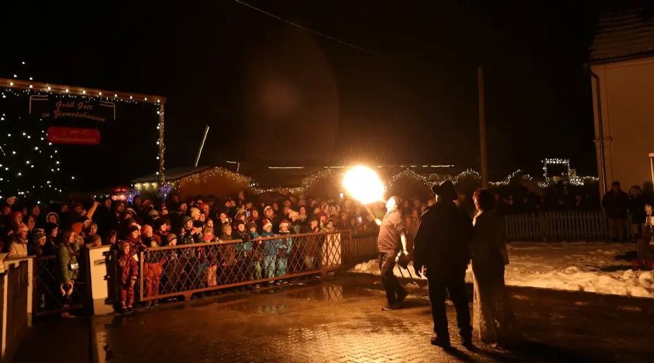 Feuershow am Christkindelmarkt in Ziemetshausen 