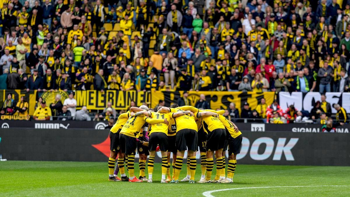 Borussia Dortmund vs. FC St. Pauli at Signal Iduna Park