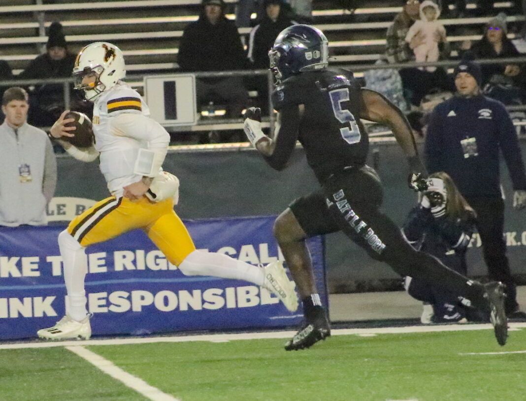 Nevada Wolf Pack at Wyoming Cowboys Football at War Memorial Stadium-WY