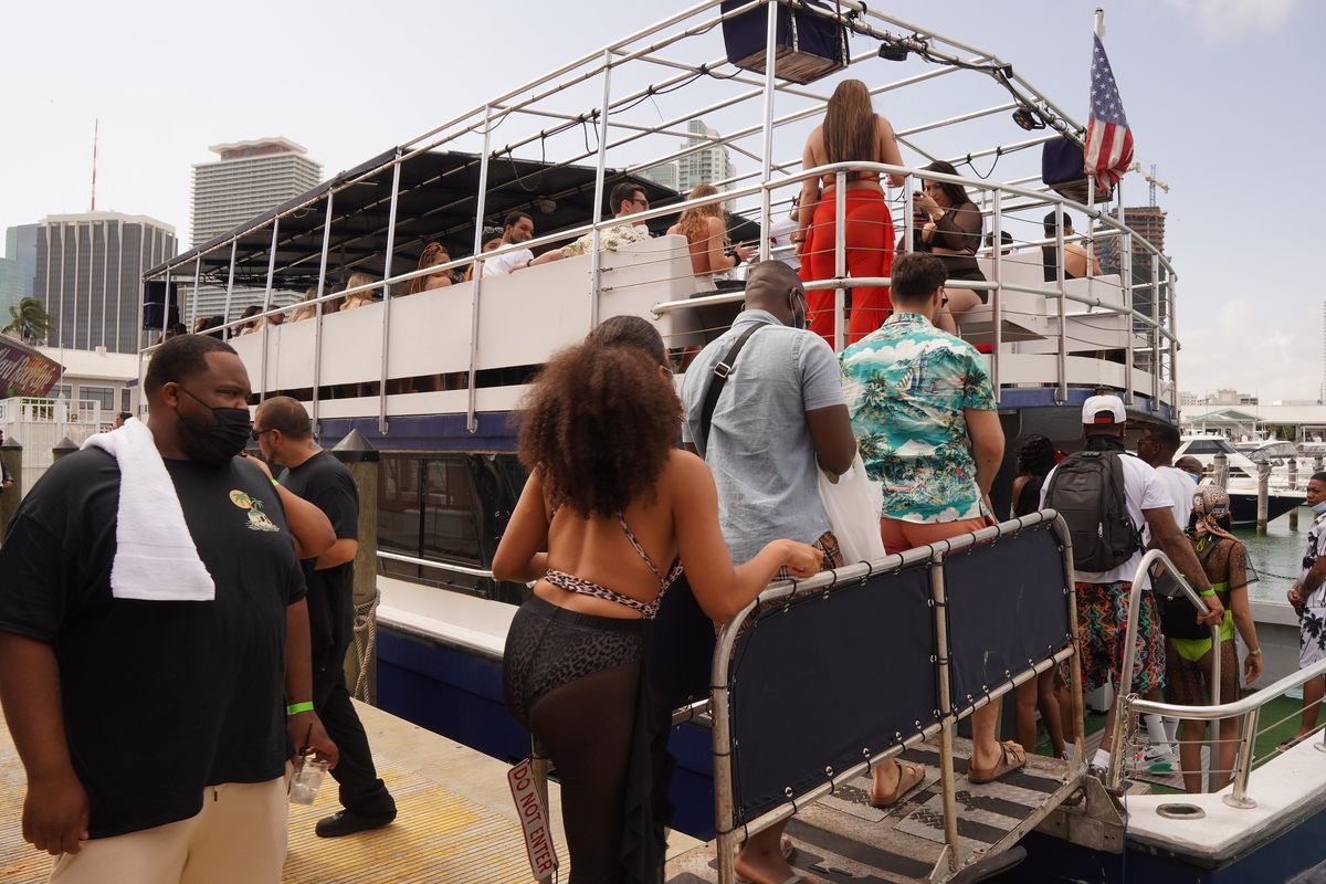 MIAMI'S #1 BOAT PARTY BOOZE CRUISE - OPEN BAR