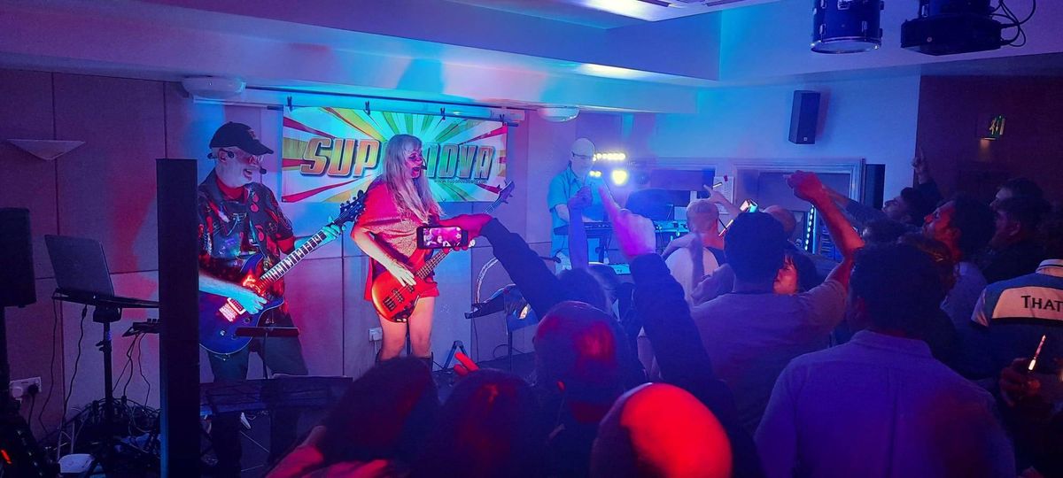 Supa Nova live at the Padarn Hotel