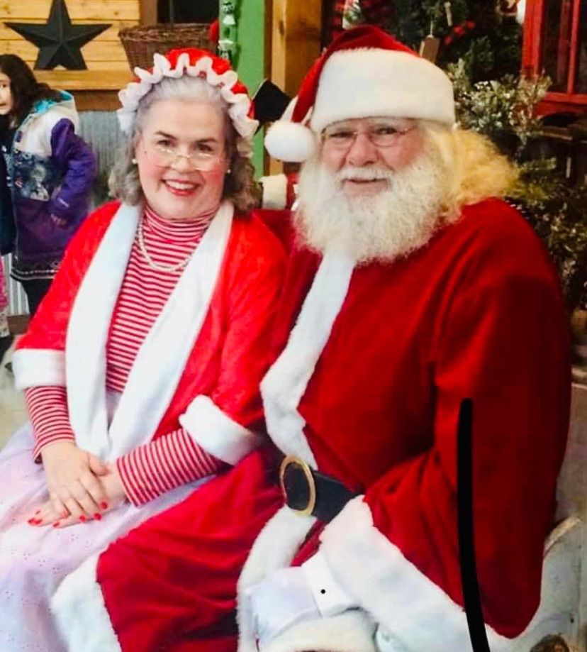 Pictures with Santa and Mrs Claus