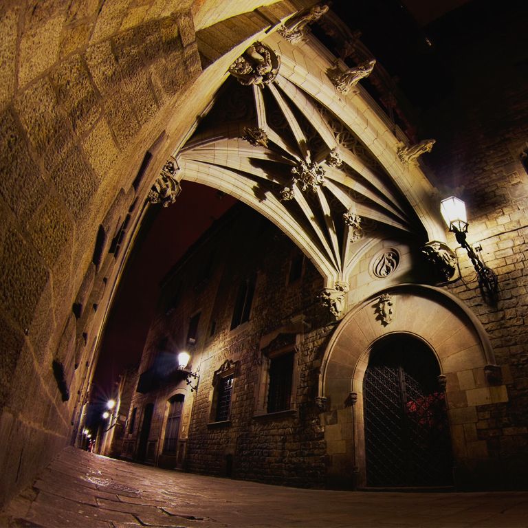 Fantasmas de Barcelona: \u00a1tour nocturno!