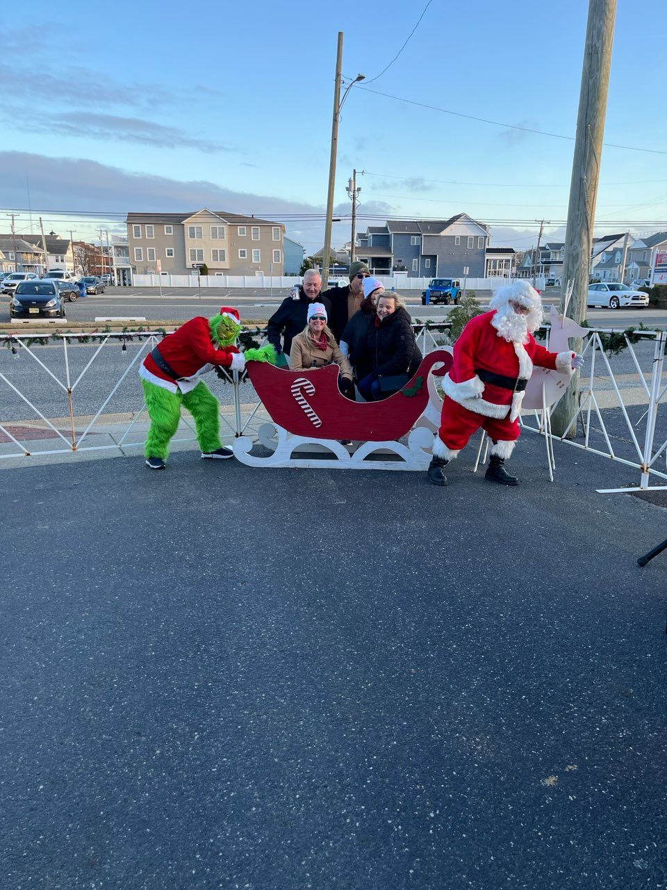 Santa & The Grinch visit Anglesea Pub!