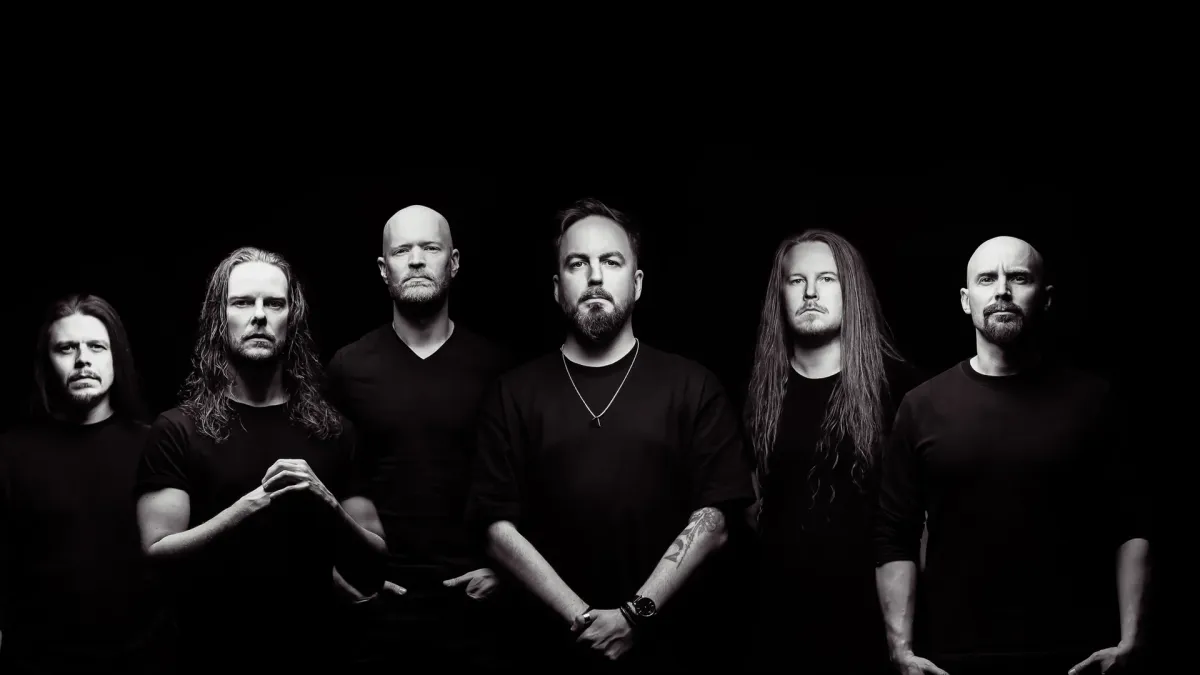 Bloodred Hourglass in Helsinki