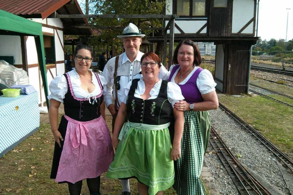 Oktoberfest mit Weizen vom Fass, frischen Wei\u00dfw\u00fcrste und Brezeln