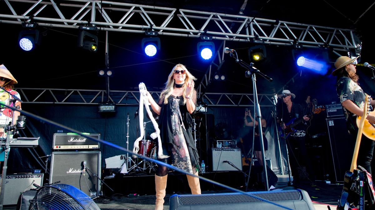 Landslide - Fleetwood Mac\/Stevie Nicks Tribute Show - The Spencer Hotel, Takapuna